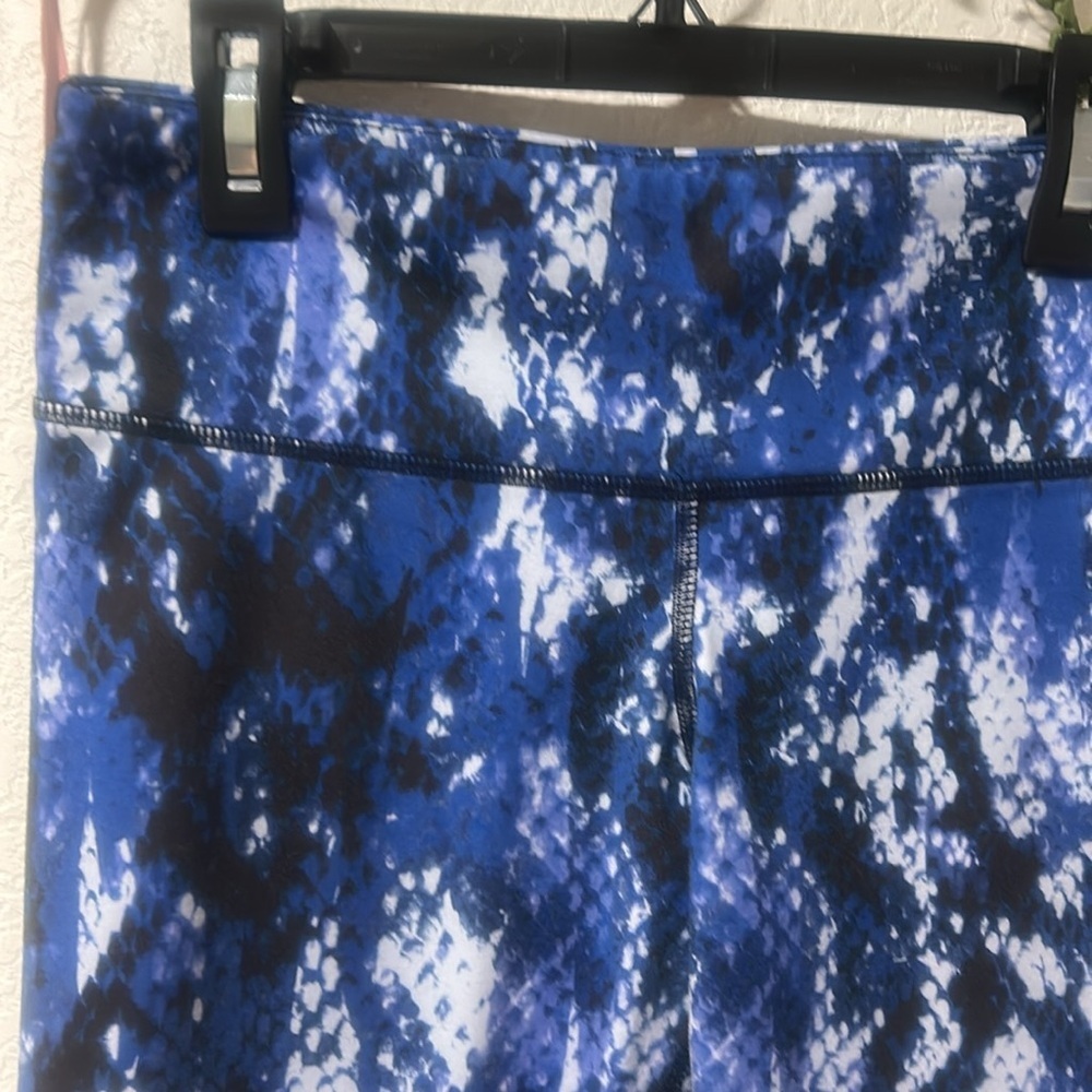 Alo Yoga Python Print Capri - Picture 3 of 6